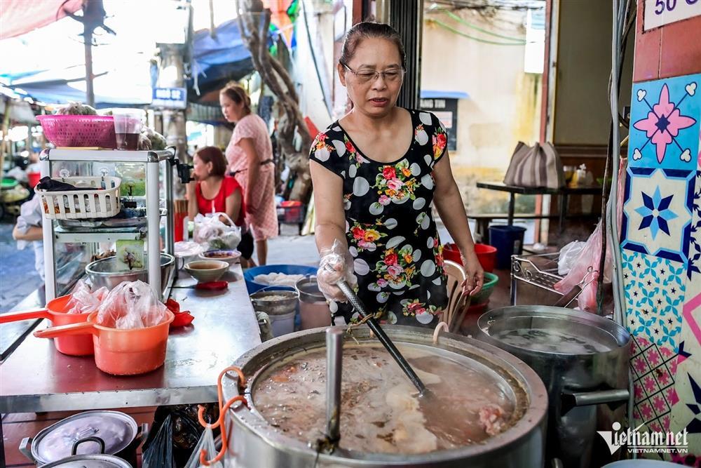 Quán bún sung 40 năm ở Nam Định: Chỉ 10 nghìn/bát, hết veo cả tạ bún mỗi ngày-2