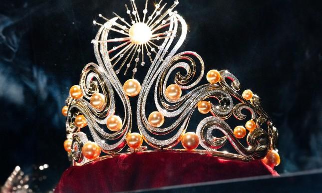 Vương miện mới của Hoa hậu Hoàn vũ gây tranh luận-1