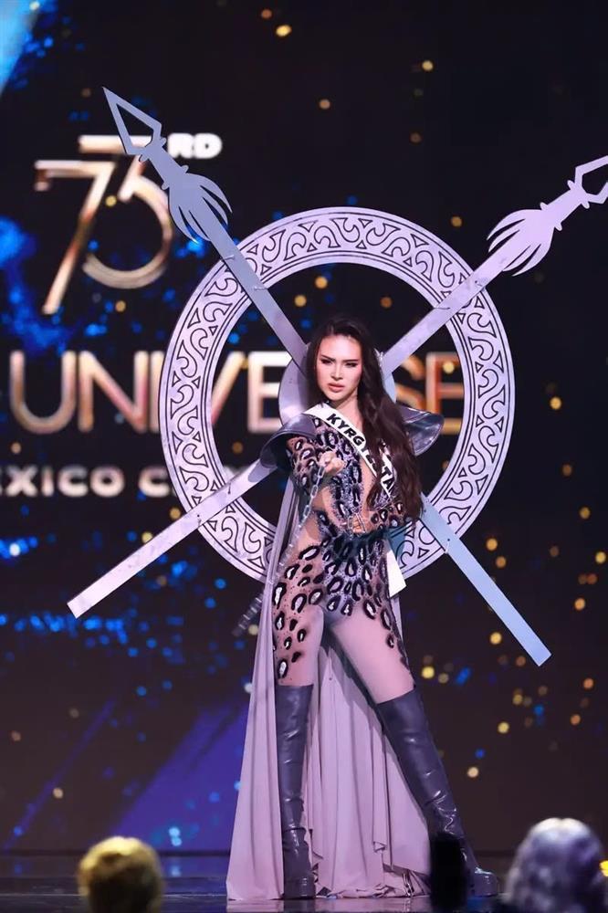 Những thiết kế trang phục dân tộc kỳ lạ nhất tại Miss Universe 2024-5