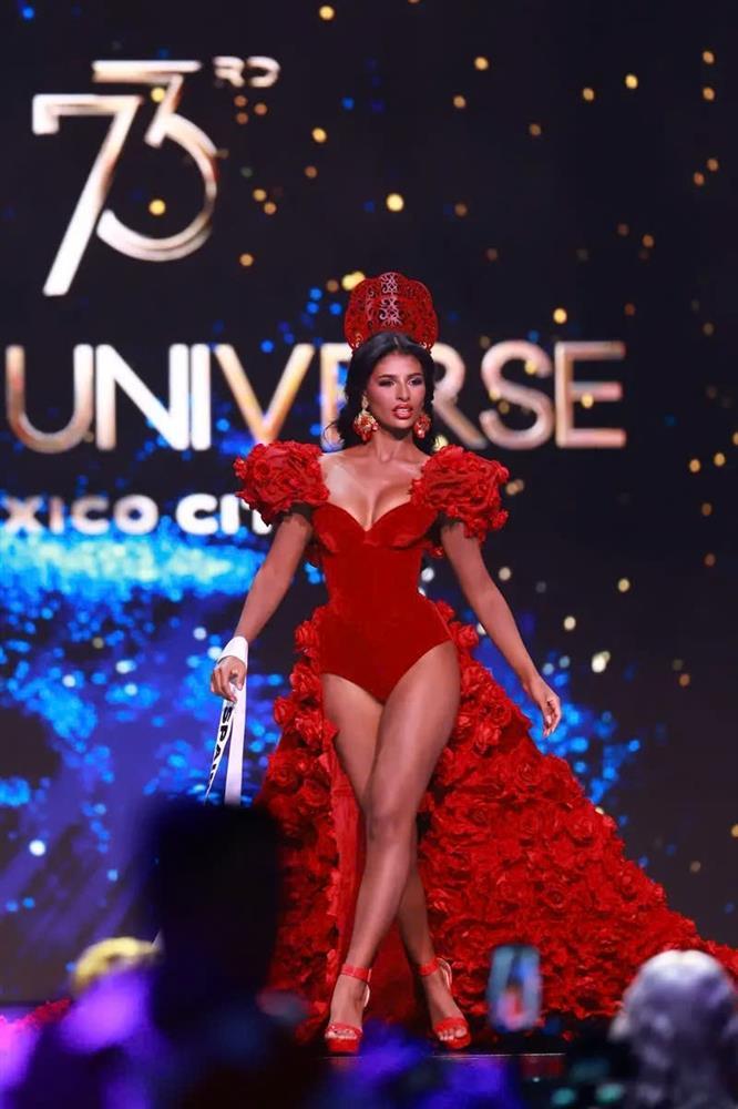 Những thiết kế trang phục dân tộc kỳ lạ nhất tại Miss Universe 2024-10