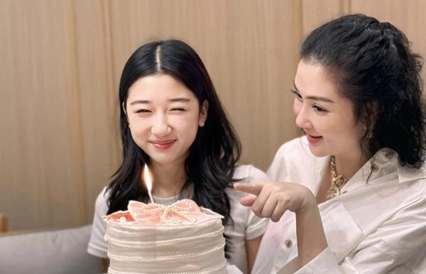 Hoa hậu hát hay, tài sắc vẹn toàn sống khép kín ở tuổi 38 là ai?-14