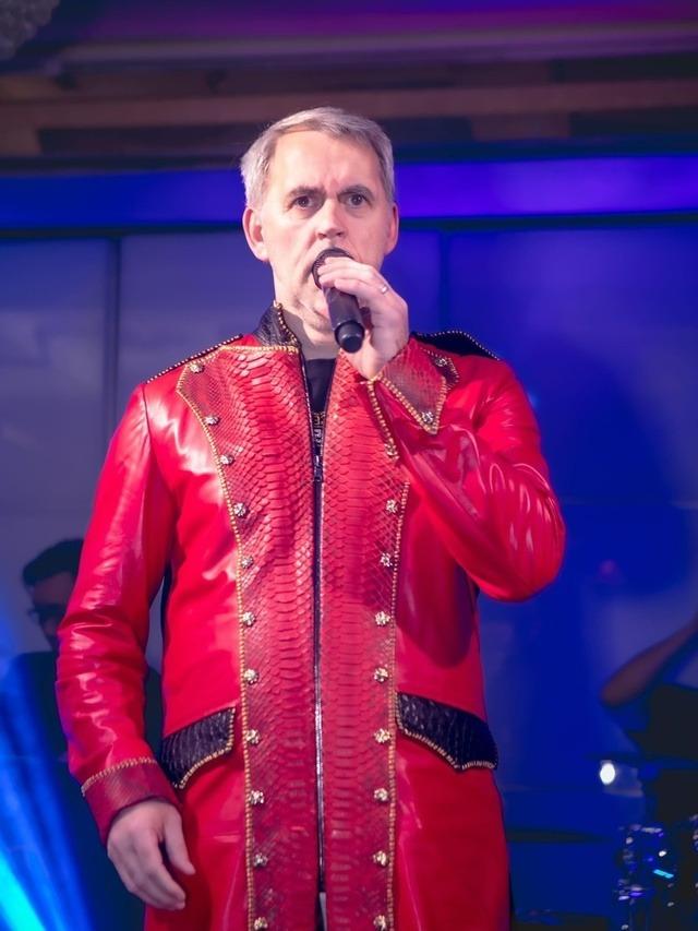 Tỷ phú công nghệ Mỹ - chồng ca sĩ hải ngoại bị Đàm Vĩnh Hưng khởi kiện có thân thế ra sao?-3