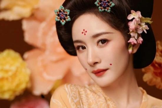 Lộ ảnh Dương Mịch 'lập gia đình' với Trương Nhược Quân, quyết tâm giành lại hào quang điện ảnh?