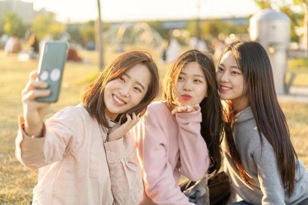 Giải mã từ điển gen Z: Girl’s girl là gì?-3