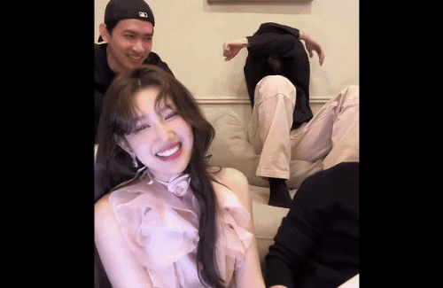 Thúy Ngân dắt tình tin đồn ra mắt hội bạn thân, lộ 1 cử chỉ cực đáng ngờ-4