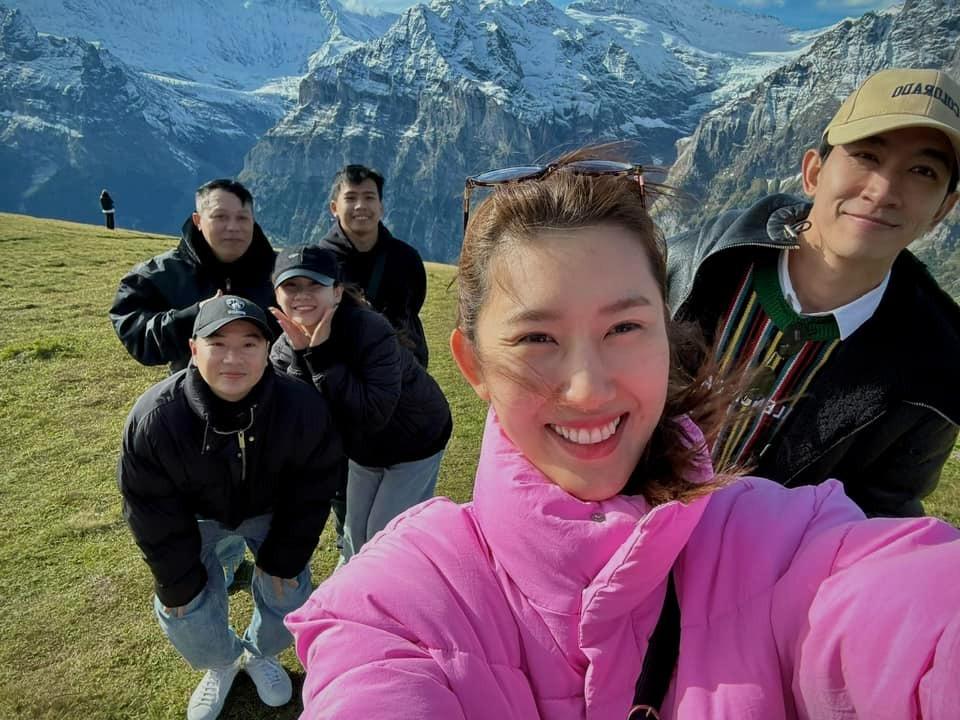 Thúy Ngân dắt tình tin đồn ra mắt hội bạn thân, lộ 1 cử chỉ cực đáng ngờ-7