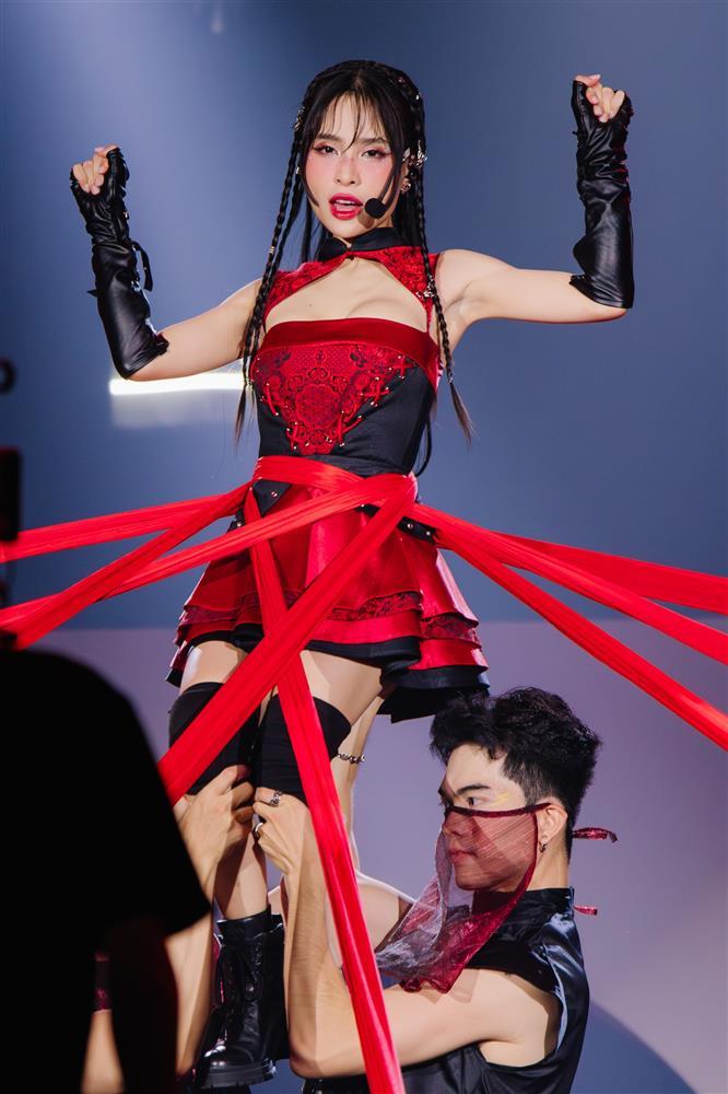 Chị đẹp đạp gió: Không ngờ chị đẹp đánh bại Minh Hằng là con nhà nòi-2