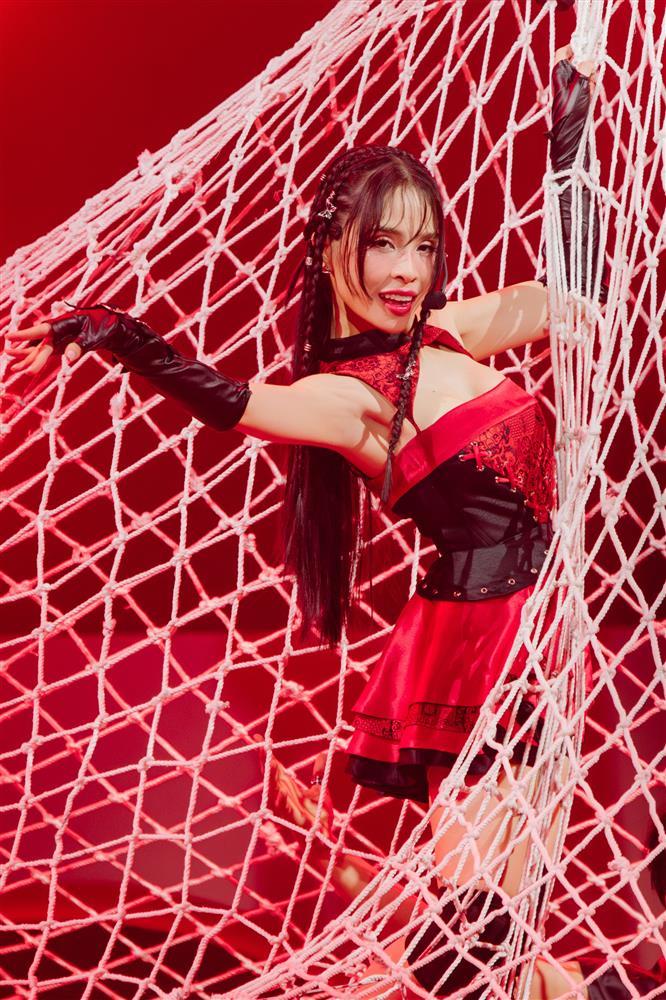 Chị đẹp đạp gió: Không ngờ chị đẹp đánh bại Minh Hằng là con nhà nòi-3