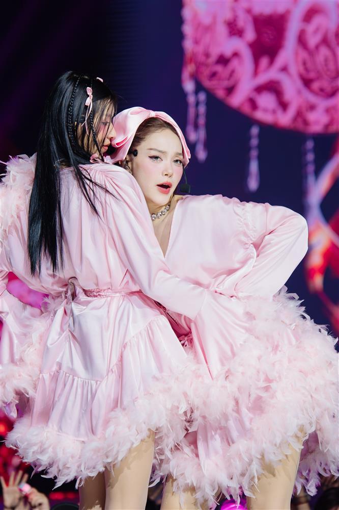 Chị đẹp đạp gió: Không ngờ chị đẹp đánh bại Minh Hằng là con nhà nòi-4