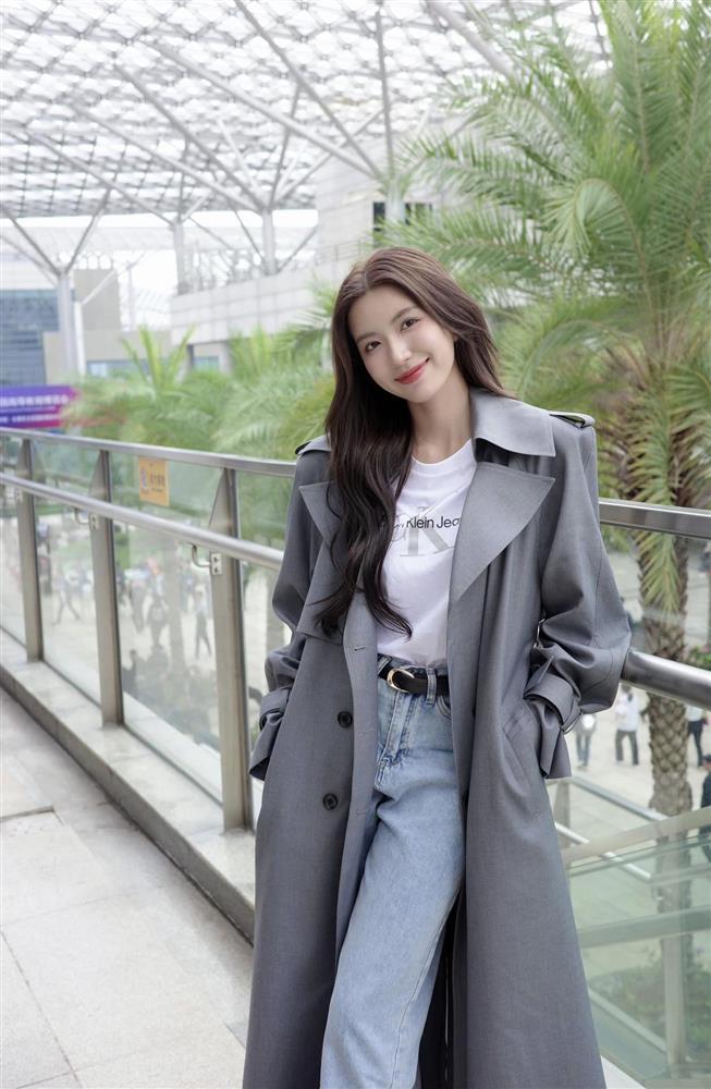 Cháu dâu NSƯT Chí Trung gợi ý lên đồ đón gió mùa sành điệu-5