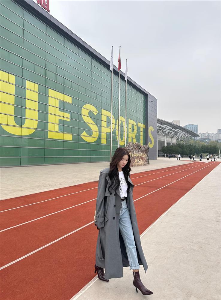 Cháu dâu NSƯT Chí Trung gợi ý lên đồ đón gió mùa sành điệu-8