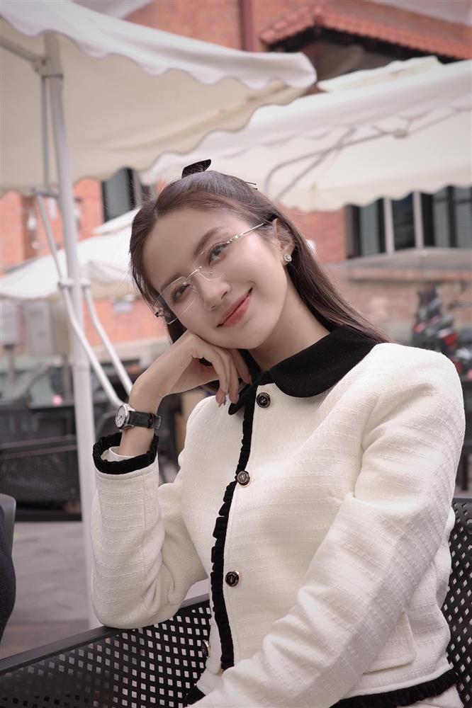 Cháu dâu NSƯT Chí Trung gợi ý lên đồ đón gió mùa sành điệu-9