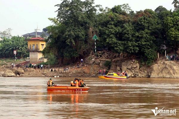 Vụ 5 học sinh mất tích khi tắm sông Hồng: Tìm thấy thi thể thứ 2 bị trôi xa 20km-2