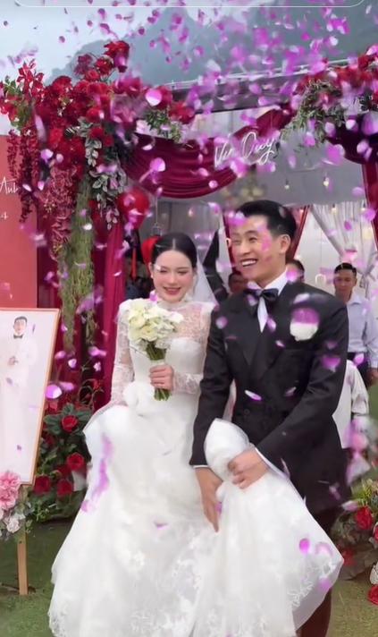 Gắn nhạc chia tay trong đám cưới chính mình, vợ Tuấn Mõ hứng chỉ trích-2