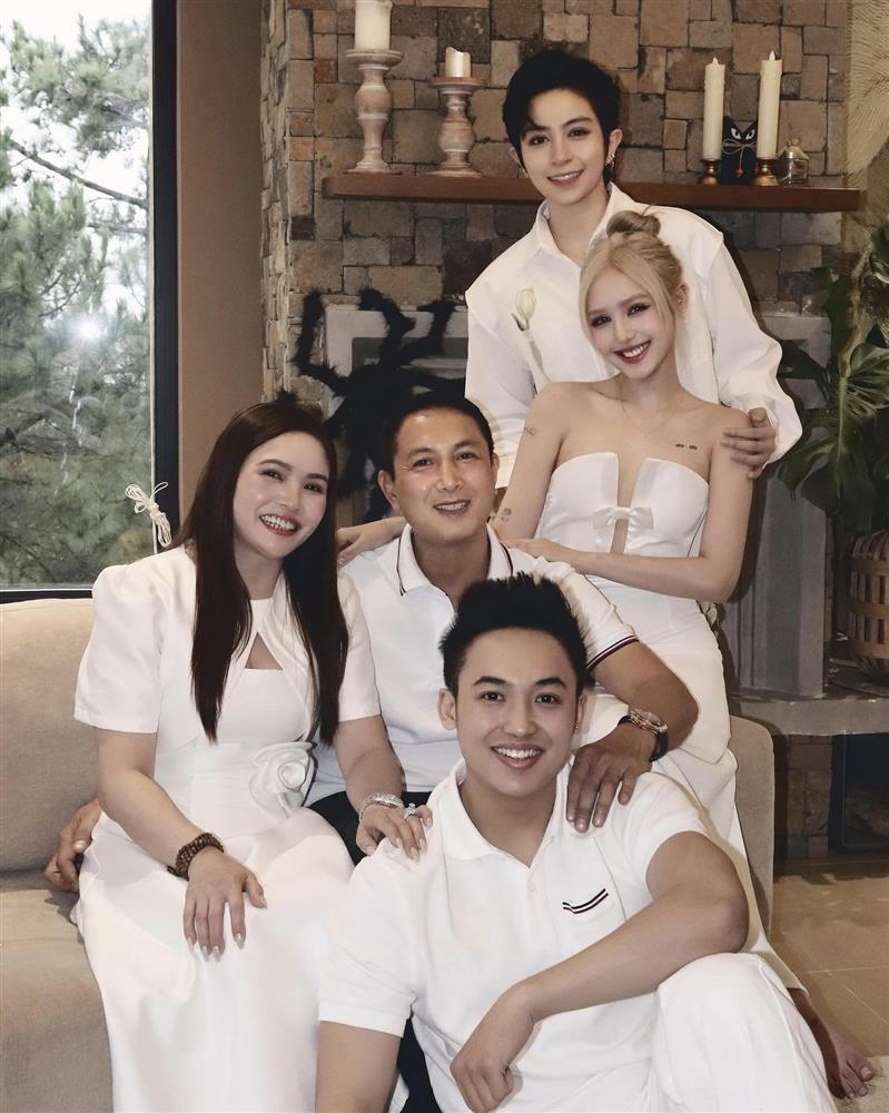 Xoài Non khoe ảnh diện đồ đôi, thân mật với Gil Lê-5