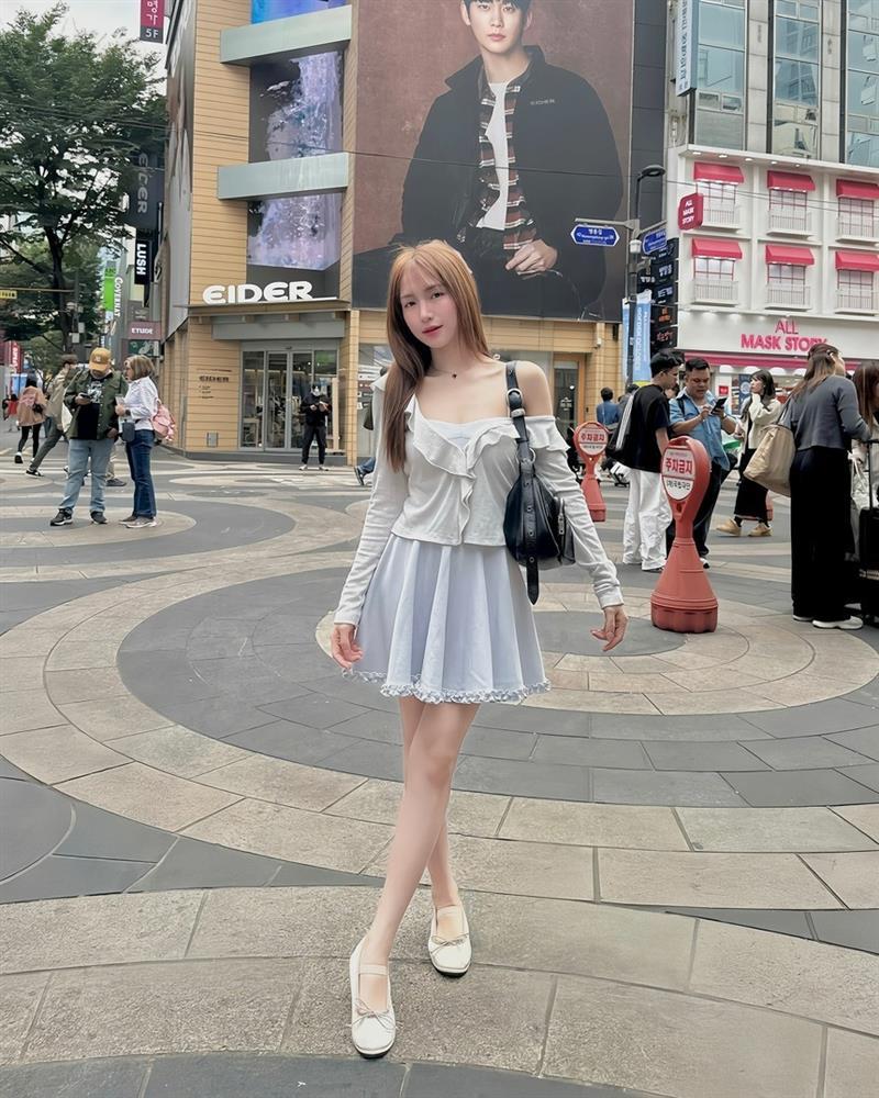 Mặc váy trẻ trung và tôn dáng như nữ ca sĩ cao 1m55 Hòa Minzy-3