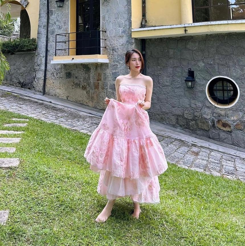 Mặc váy trẻ trung và tôn dáng như nữ ca sĩ cao 1m55 Hòa Minzy-6