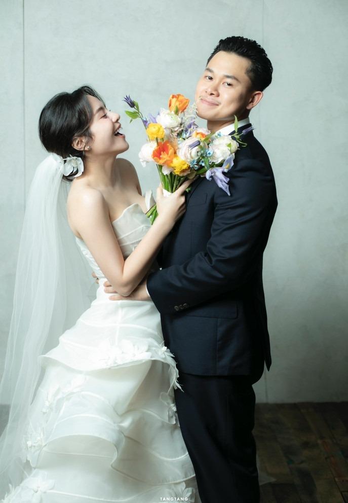 Ca sĩ Thái Trinh lần đầu công khai chồng điển trai kém 6 tuổi-1