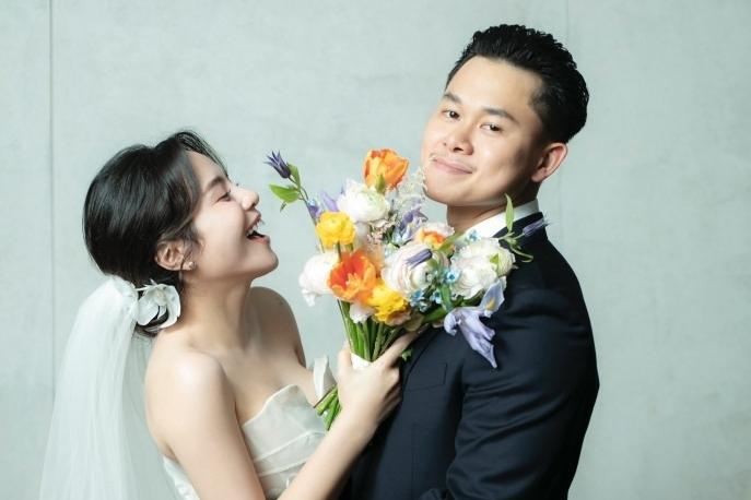 Ca sĩ Thái Trinh đeo vàng nặng trĩu, xúc động vì quà cưới từ mẹ chồng-8