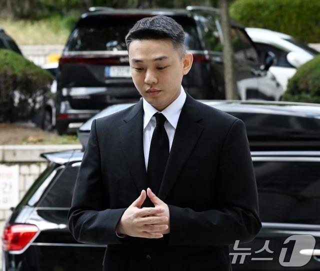 Ảnh đế Yoo Ah In dùng cái chết của cha xin giảm án tù gây phẫn nộ-2