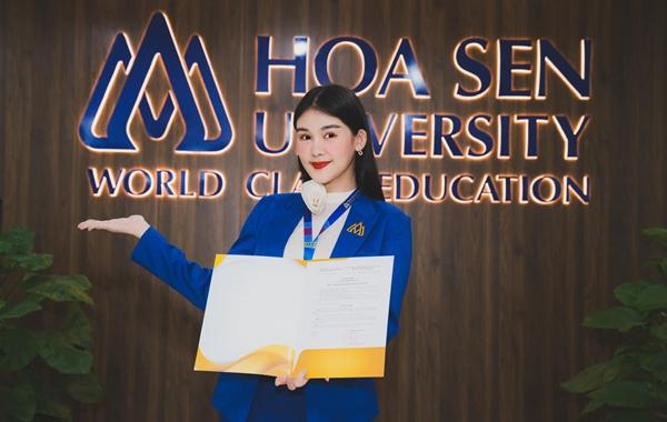 Hoa hậu suýt bị tước vương miện: Giờ là giám đốc trong đại học lớn, cuộc sống viên mãn bên chồng biên tập viên-3