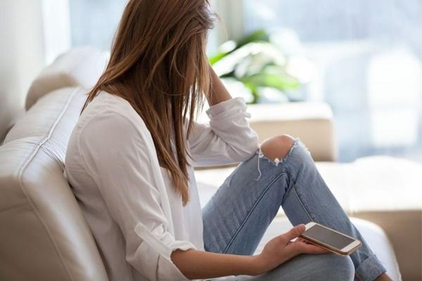 Chồng tôi suốt ngày tơ tưởng tới người yêu cũ vừa qua đời-2