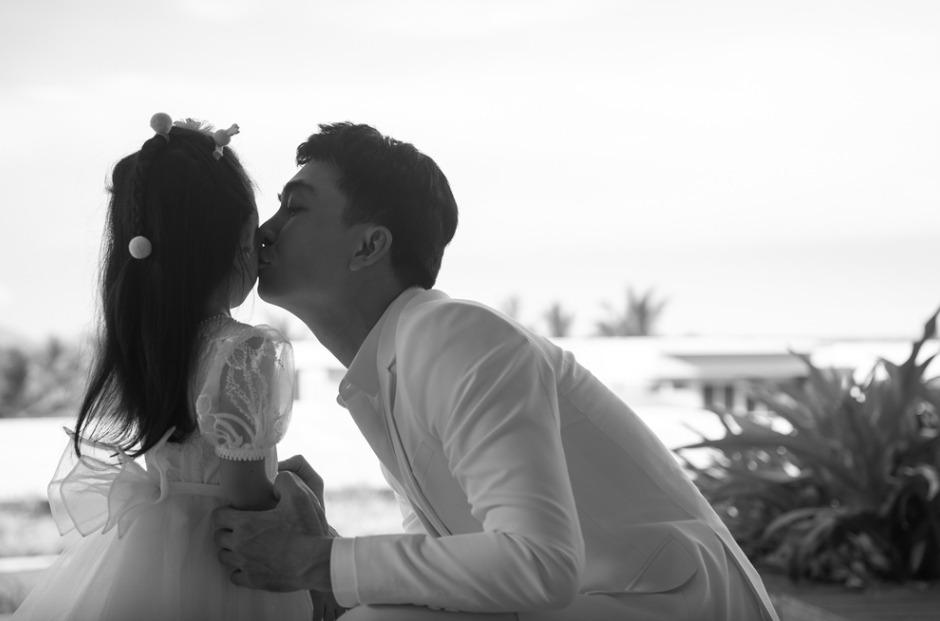 Hôn nhân kín tiếng của Khương Ngọc: Vợ xuất hiện duy nhất trong đám cưới 20 người, giấu con chuyện cha là nghệ sĩ-4