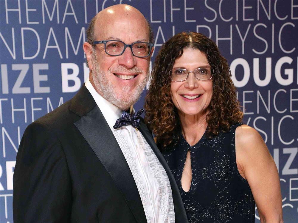 Bố mẹ của ông chủ Facebook dạy con thành tài như thế nào?-3