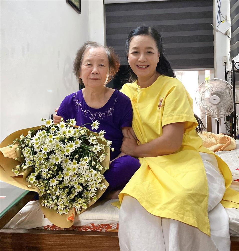 Ngày 20/11 đặc biệt của NSƯT Chiều Xuân, diễn viên Lý Hùng và dàn sao việt-2