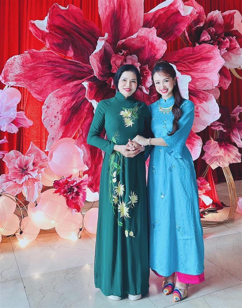 Ngày 20/11 đặc biệt của NSƯT Chiều Xuân, diễn viên Lý Hùng và dàn sao việt-5