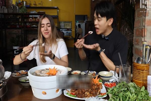 Khách Tây không thể rời Việt Nam vì mê một món bình dân, ăn vài lần mỗi tuần-4