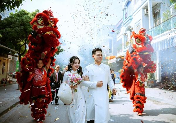 Ca sĩ Thái Trinh đeo vàng nặng trĩu, xúc động vì quà cưới từ mẹ chồng-5