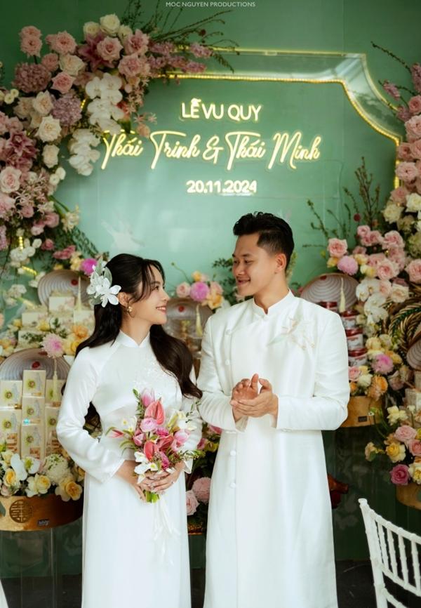 Ca sĩ Thái Trinh đeo vàng nặng trĩu, xúc động vì quà cưới từ mẹ chồng-7