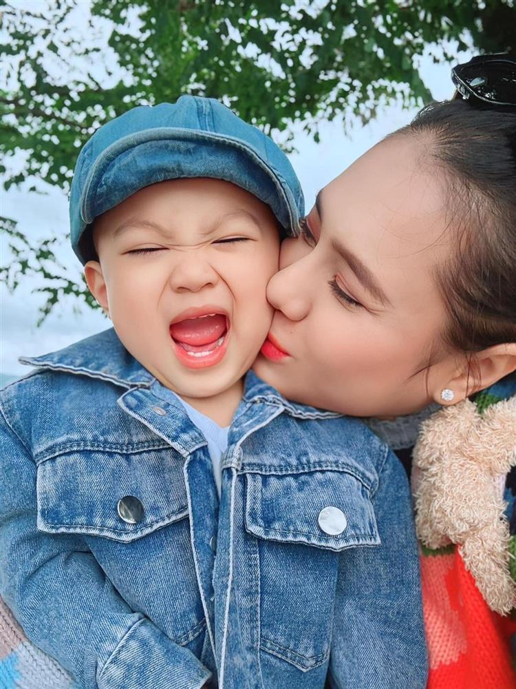 Hồ Bích Trâm thông báo đã sinh con thứ 2, còn rủ rê bác sĩ làm ngay 1 việc khó ai ngờ-5