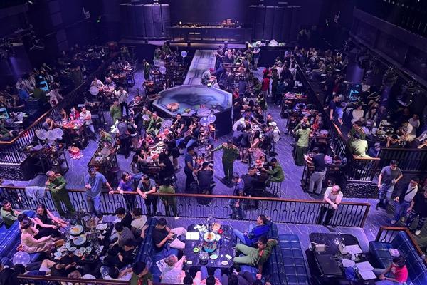 3 nữ sinh đánh gãy đốt sống cổ bạn cùng trường bị đình chỉ học-2