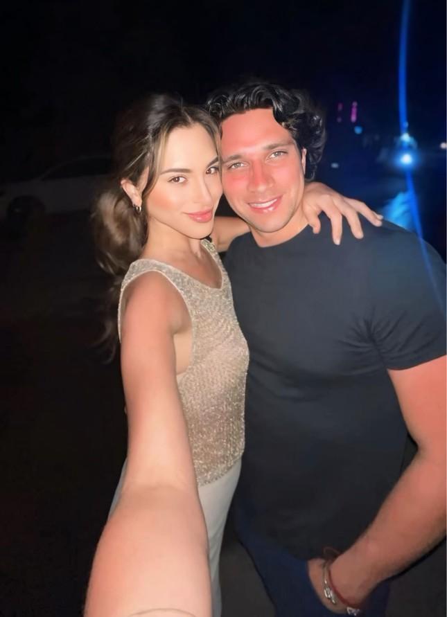 Người đẹp được cầu hôn trên sân khấu chung kết Hoa hậu Hoàn vũ-1