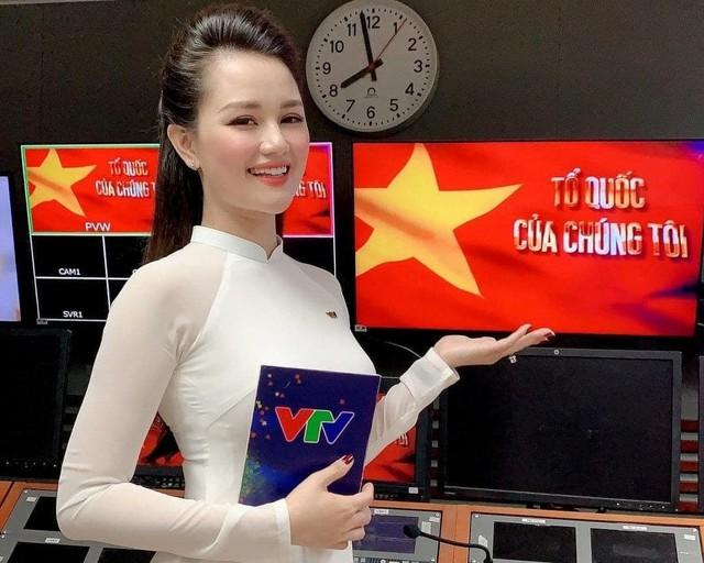 Sau 3 năm nghỉ việc, nhan sắc của nữ MC xinh đẹp bậc nhất VTV ra sao?-1