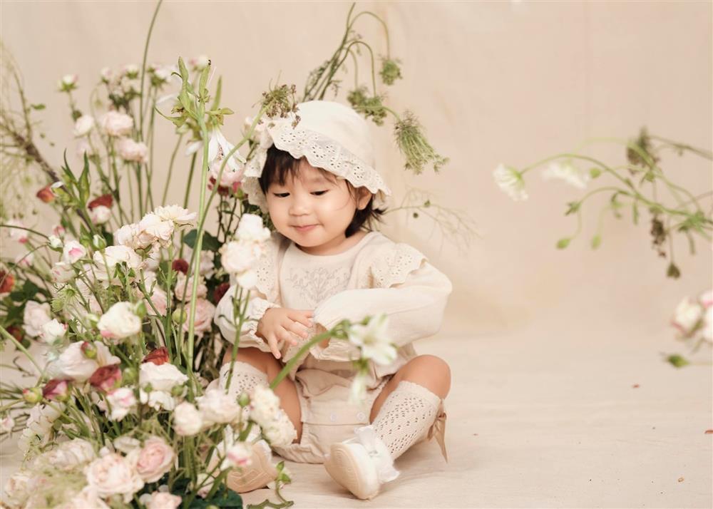Bảo Anh khoe con gái cực yêu, ngày càng lém lỉnh khiến CĐM mê xỉu: Mới 17 tháng đã được dự đoán thành mỹ nhân tương lai-2
