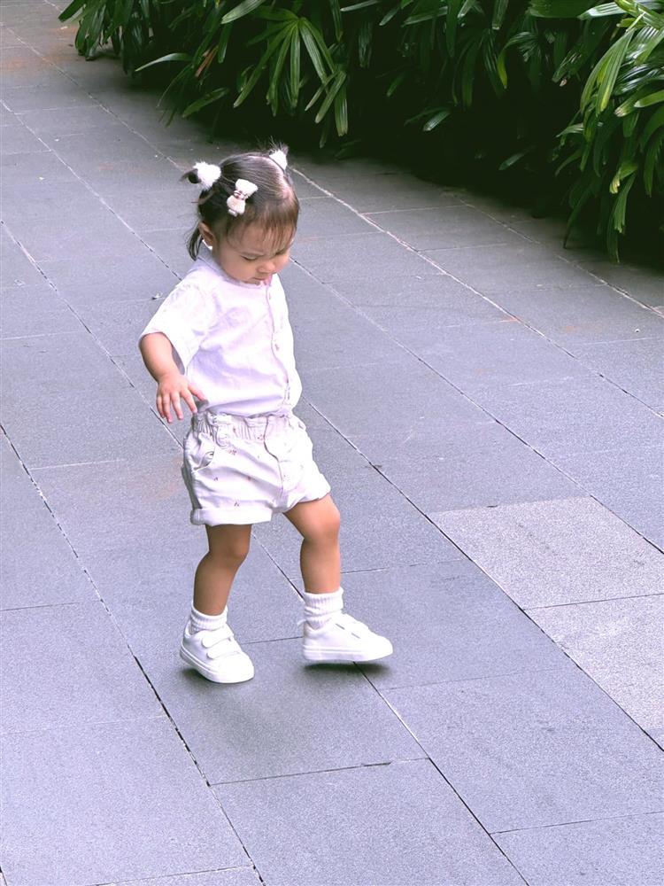 Bảo Anh khoe con gái cực yêu, ngày càng lém lỉnh khiến CĐM mê xỉu: Mới 17 tháng đã được dự đoán thành mỹ nhân tương lai-4