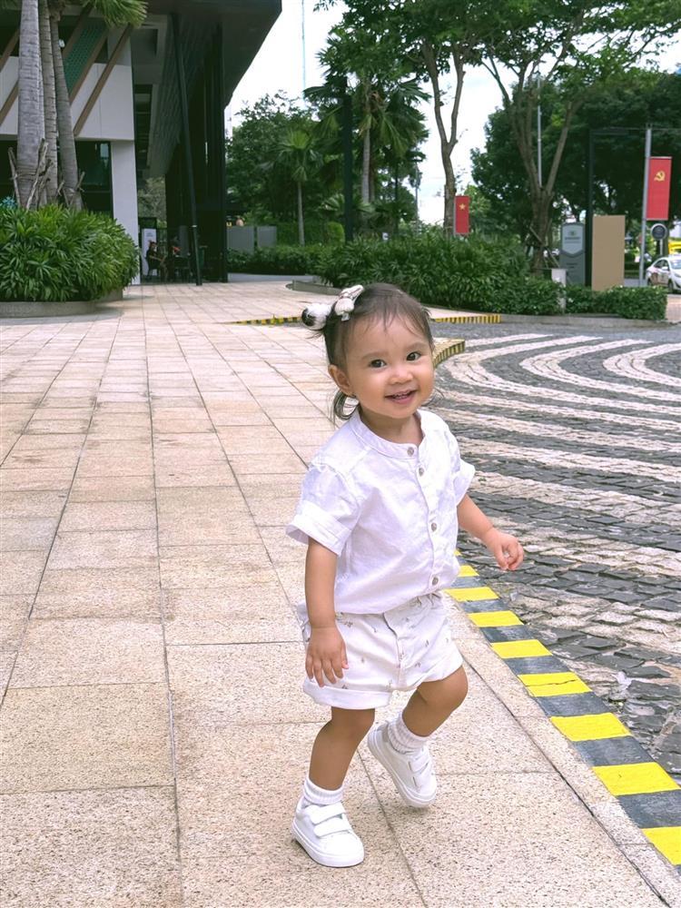 Bảo Anh khoe con gái cực yêu, ngày càng lém lỉnh khiến CĐM mê xỉu: Mới 17 tháng đã được dự đoán thành mỹ nhân tương lai-5