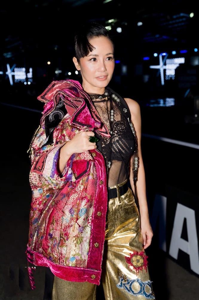 Gu thời trang xuyên thấu ở tuổi trung niên của diva Hồng Nhung-5