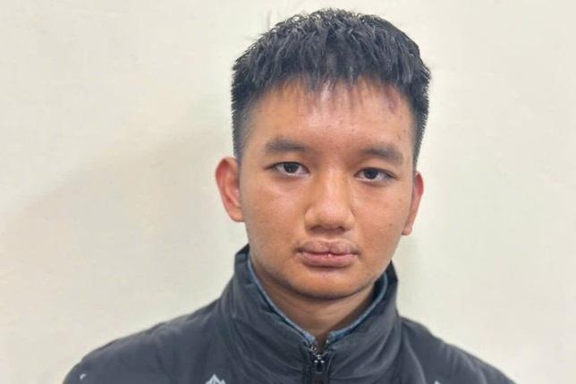 Gã đàn ông khống chế, dùng băng keo bịt miệng phụ nữ để cướp vàng-2