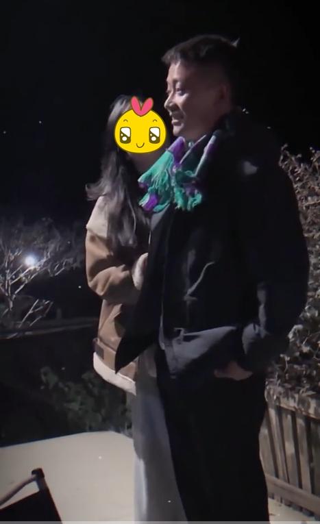 Cô gái áo nâu có hành động gây tranh cãi với Quang Linh Vlogs ở Yên Bái-2