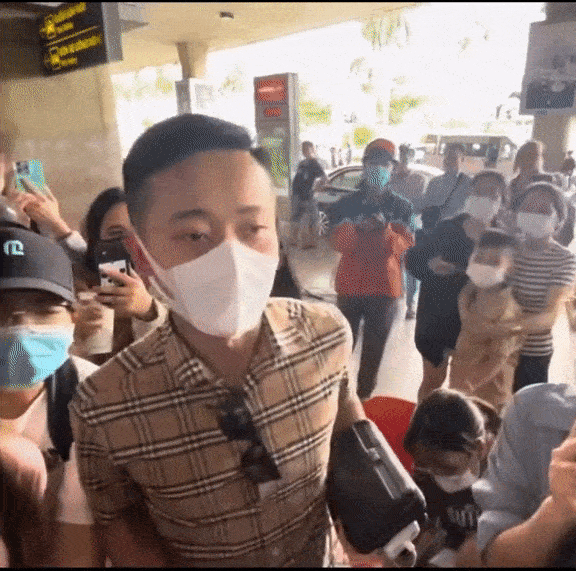 Cô gái áo nâu có hành động gây tranh cãi với Quang Linh Vlogs ở Yên Bái-3