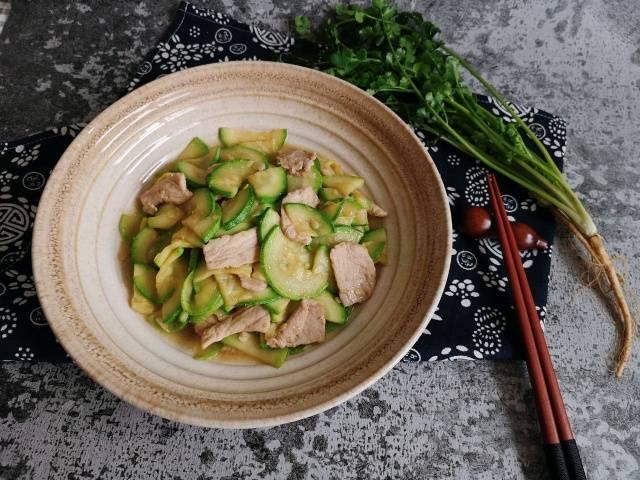 Nhã Phương qua 2 lần sinh con mà dáng đỉnh hơn cả gái chưa chồng: Bí quyết ở 2 thực phẩm tốt hơn thuốc giảm cân-3