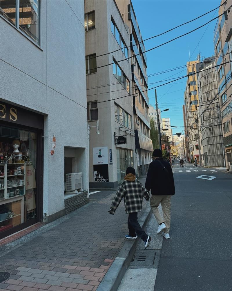 Tăng Thanh Hà hiếm hoi khoe khoảnh khắc của chồng thiếu gia và con trai, gây chú ý vì một điểm đặc biệt này-1