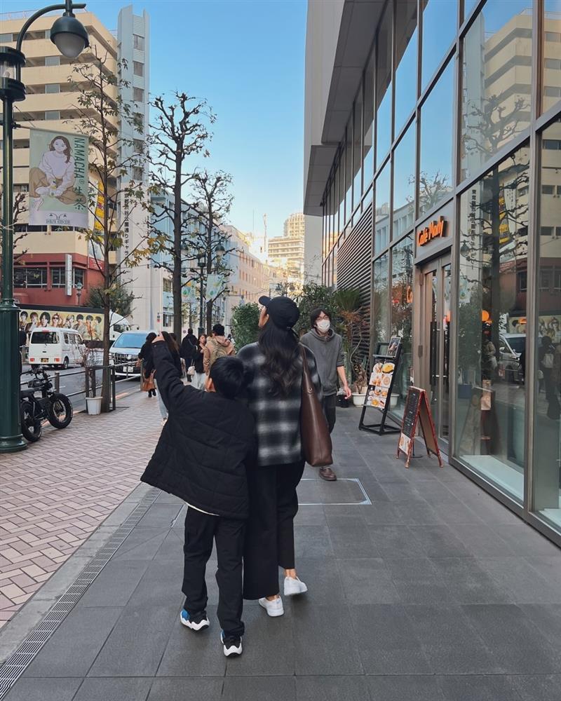 Tăng Thanh Hà hiếm hoi khoe khoảnh khắc của chồng thiếu gia và con trai, gây chú ý vì một điểm đặc biệt này-2