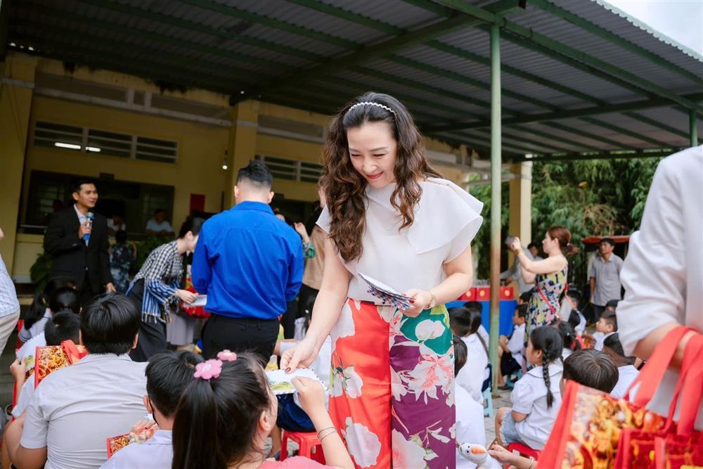 Khánh Huyền đóng cặp với Quốc Tuấn ở Người thổi tù và hàng tổng giờ ra sao?-13