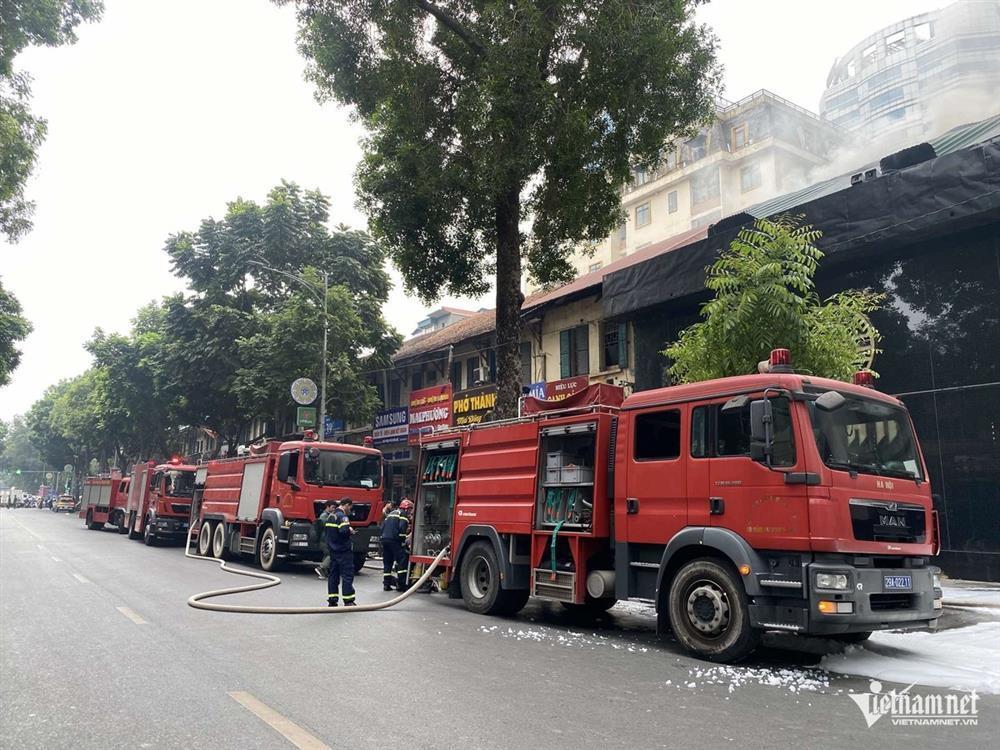 Cháy quán bar TiTan ở Hà Nội-2