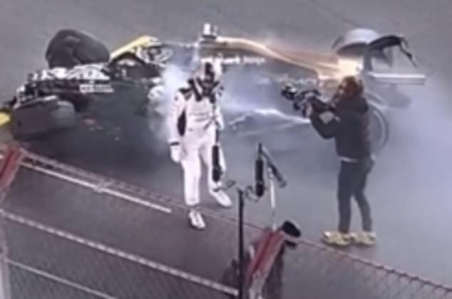 Hình ảnh Brad Pitt nằm bất động trên đường đua F1-1